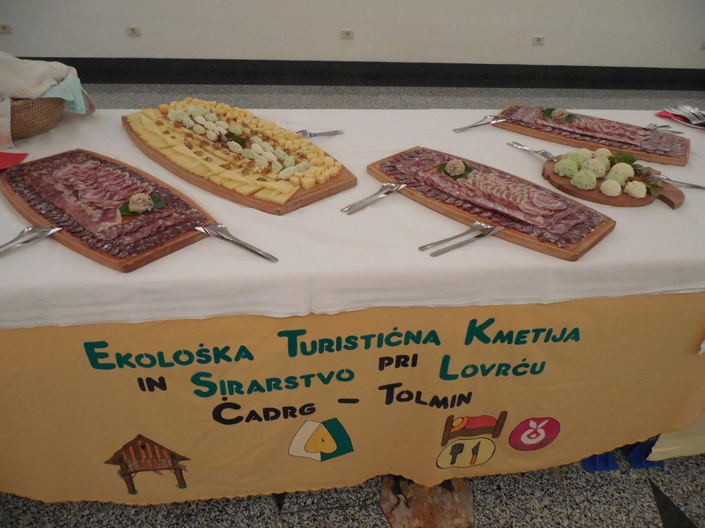 Ekoloska Turisticna Kmetija Pri Lovrcu Tolmin Exterior foto